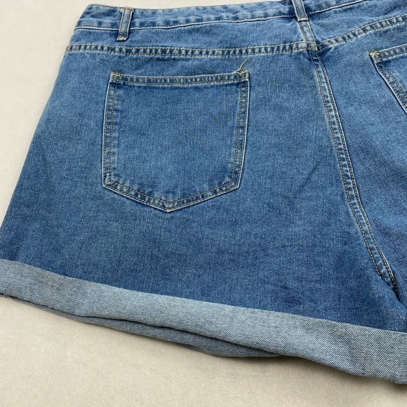 NWOT SHEIN embroidered jean shorts - Picture 7 of 12